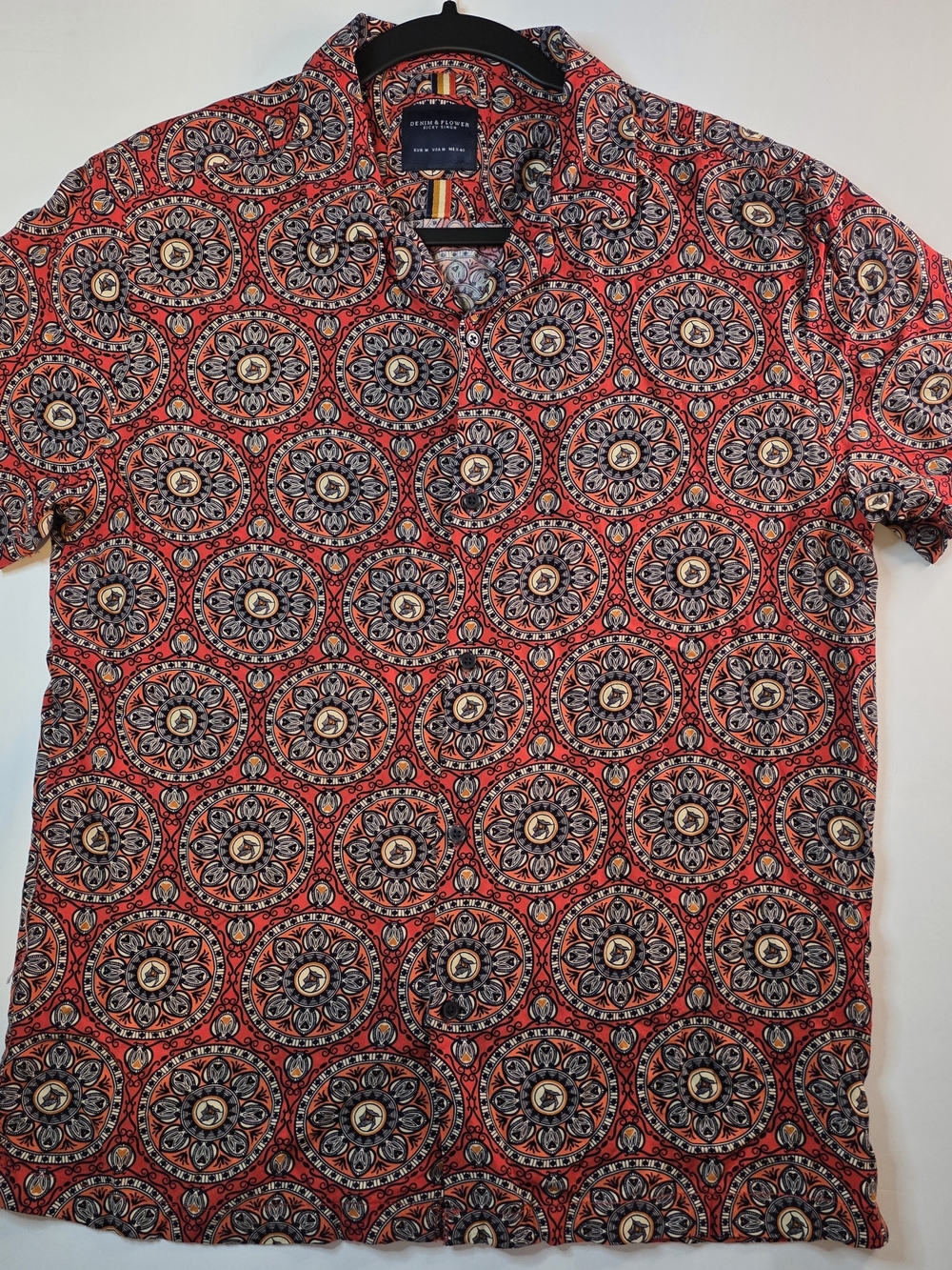 Denim & Flower Red Medallion Print Short-Sleeve Button-Down Shirt 100% Rayon M